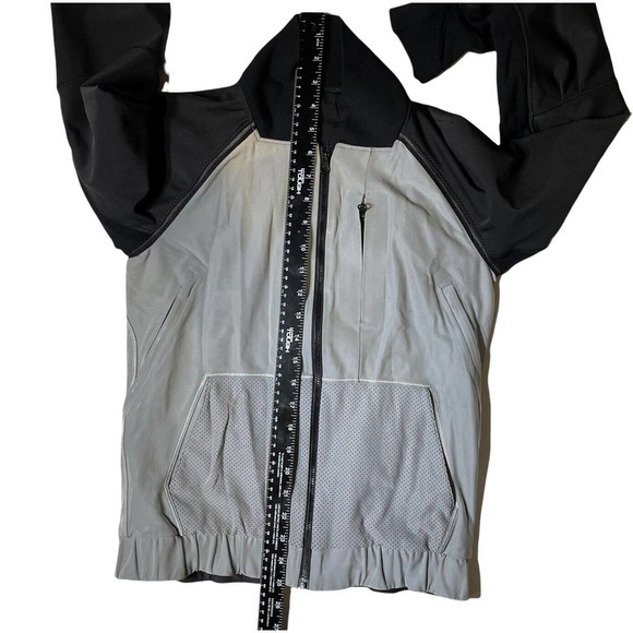 Lululemon Bright Reflective 3M Silver Black Bomber Jacket Zip Size 4 - Picture 7 of 9